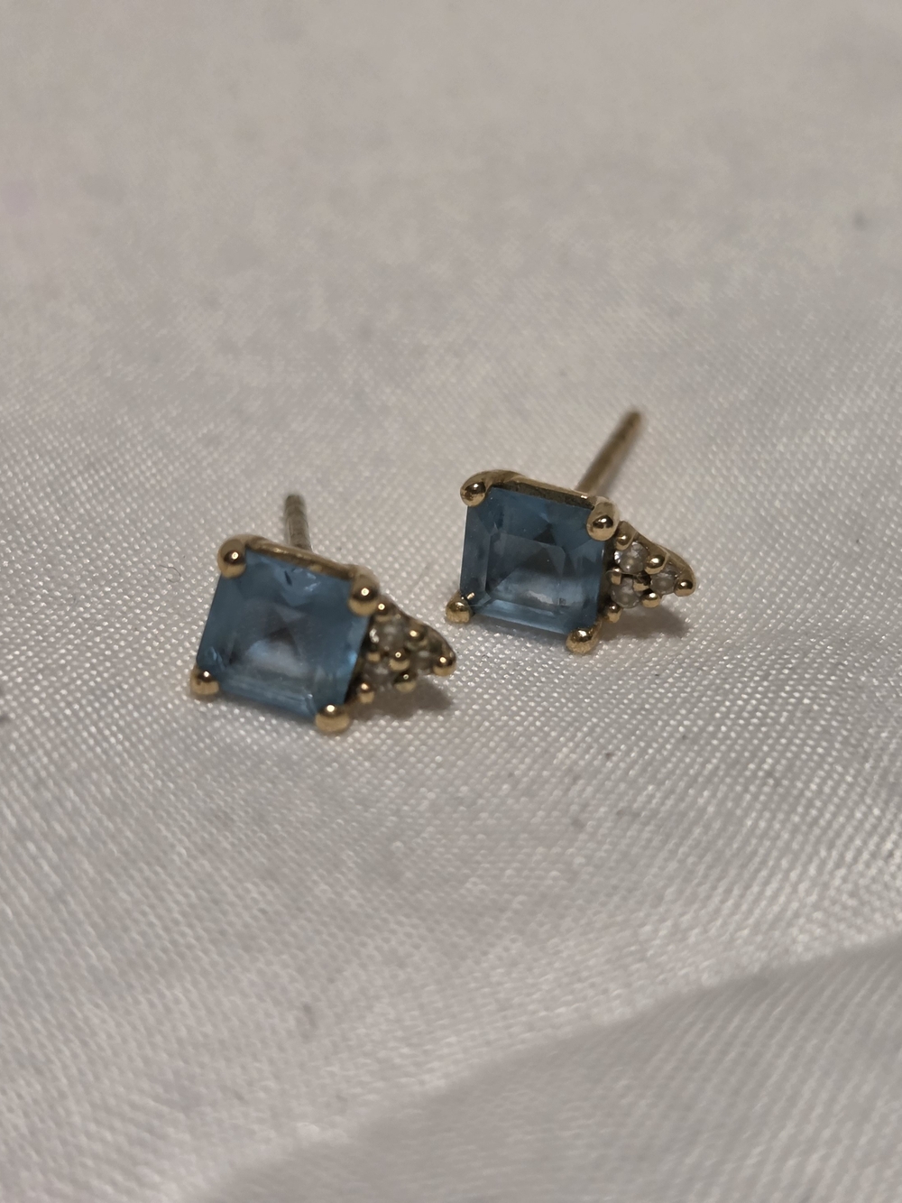 Blue Square Gem Gold Stud Earrings - Picture 3 of 5